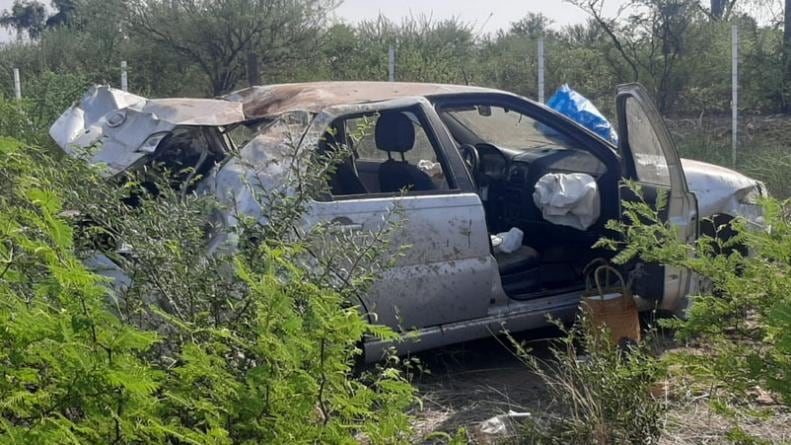 El Fiat Siena que volcó en la Ruta Nacional 60.