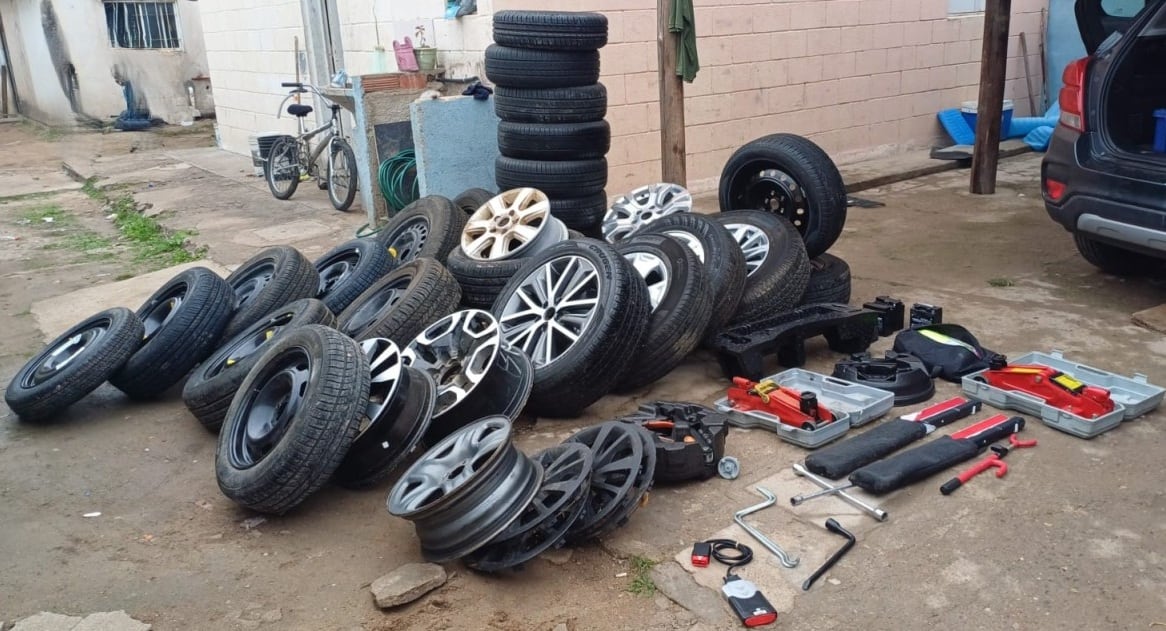 Parte de los elementos secuestrados en barrio San Roque.