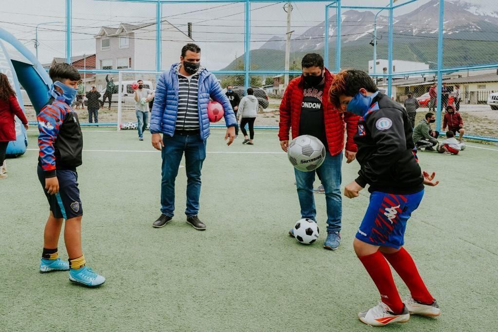 El Intendente Walter Vuoto participó de la inauguración del playón deportivo