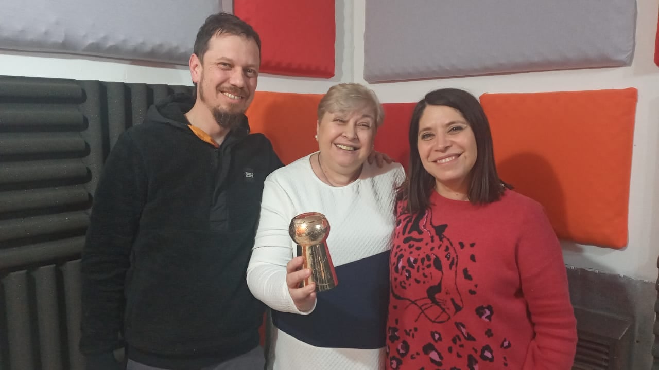 El chef Jorge Monopoli, junto a María del Valle Zúñiga y Alejandra Saldivia, en Radio Mitre Ushuaia.