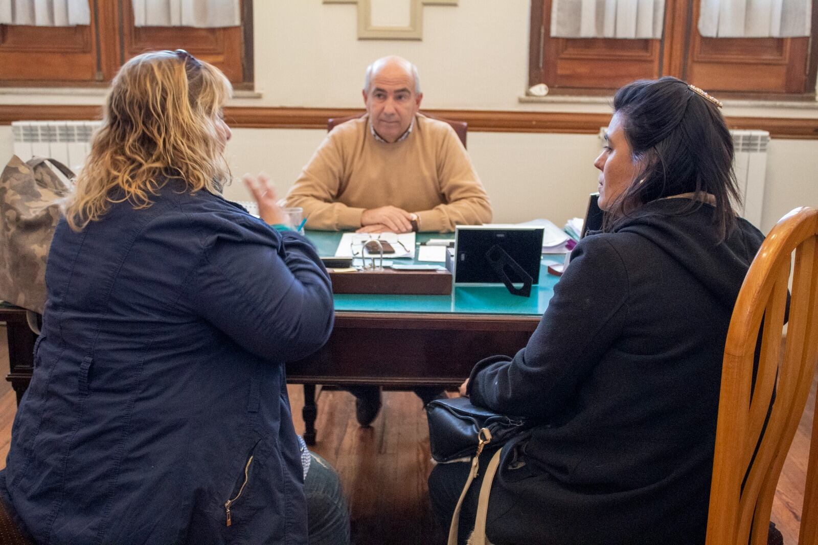 El jefe de Gabinete de Tres Arroyos, Hugo Fernández recibió a referentes del jardín Nº 903