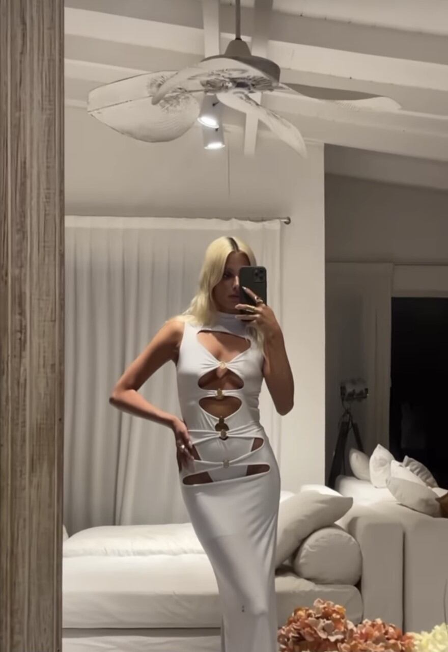 El cut out de Valentina Zenere en blanco fue su pieza elegida para la época de las fiestas.