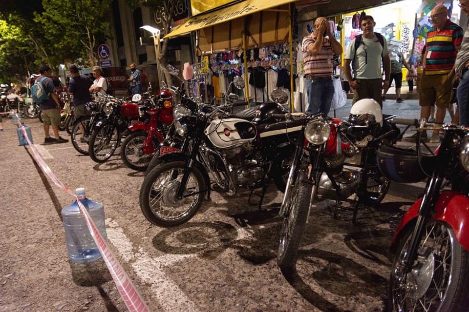 En Alvear hicieron un recorrido por el siglo XX a traves de unos 50 autos y motos que hicieron historia. 