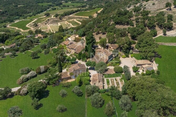 El lujoso pueblo francés que Johnny Depp puso en venta