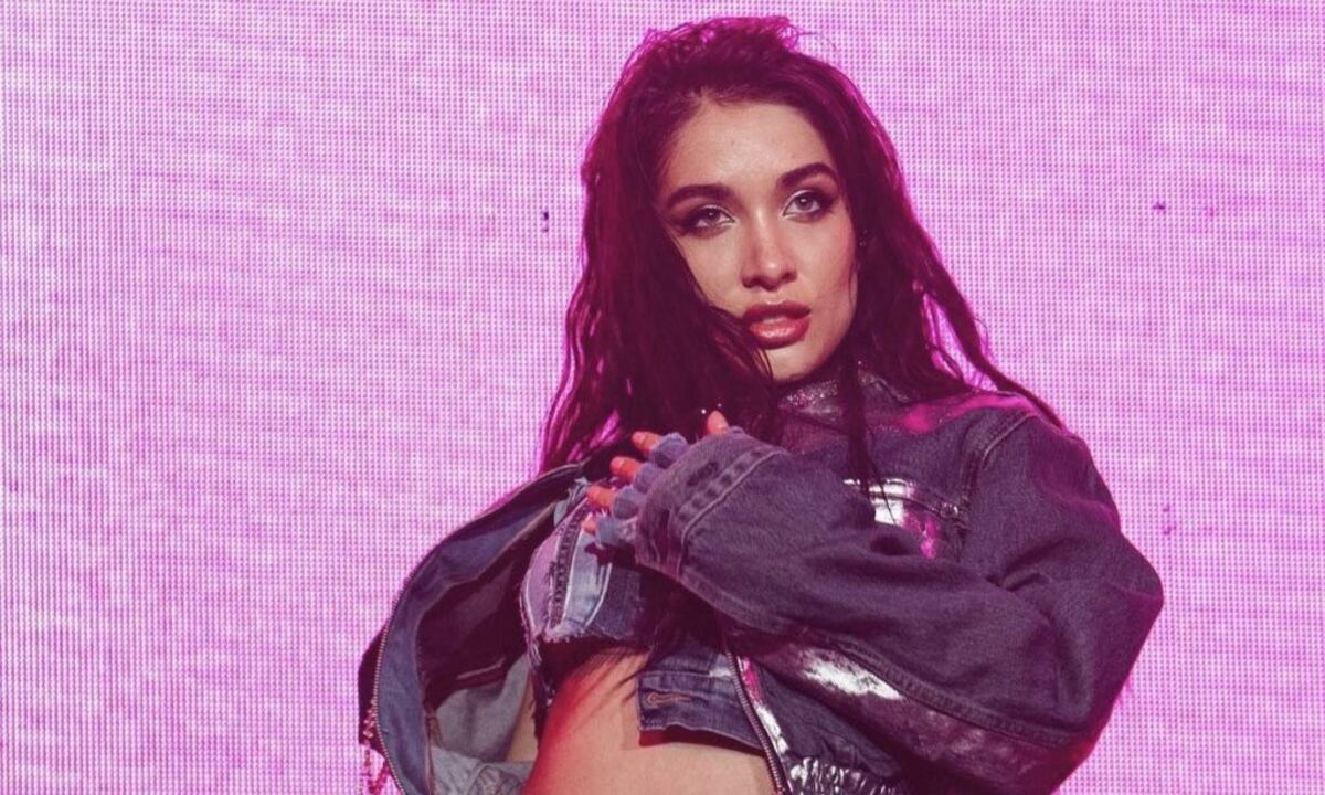 María Becerra presentó “Corazón Vacío” en vivo ante sus fans con un show acústico