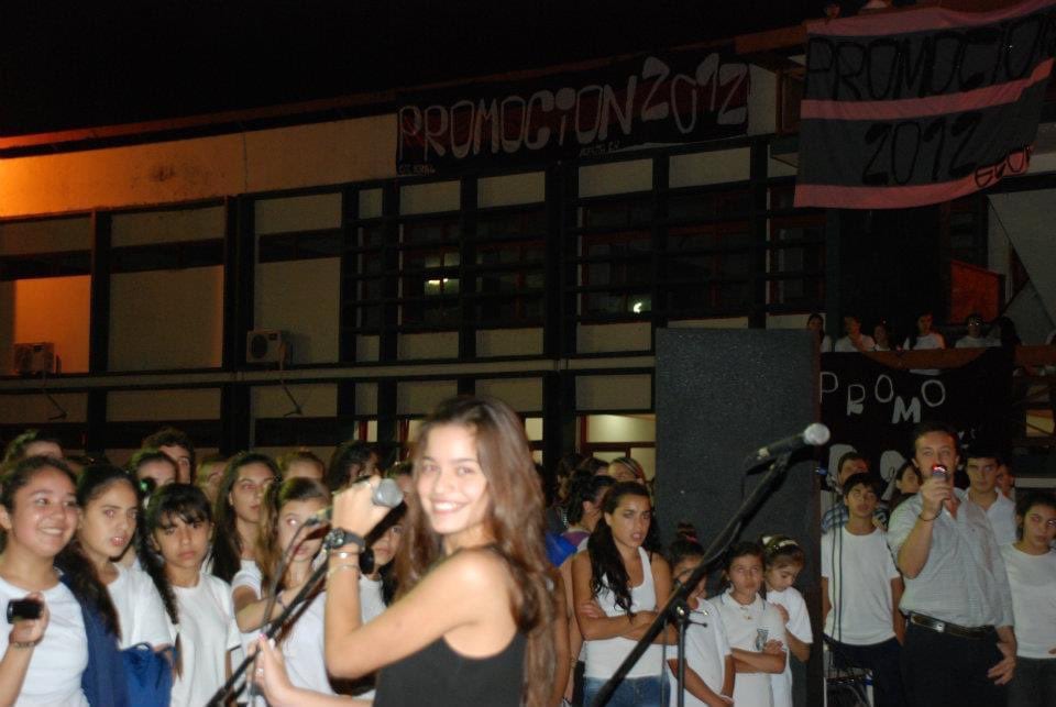 Las fotos inéditas de Emilia Mernes cantando en Nogoyá cuando era chica: así lucía antes de la fama