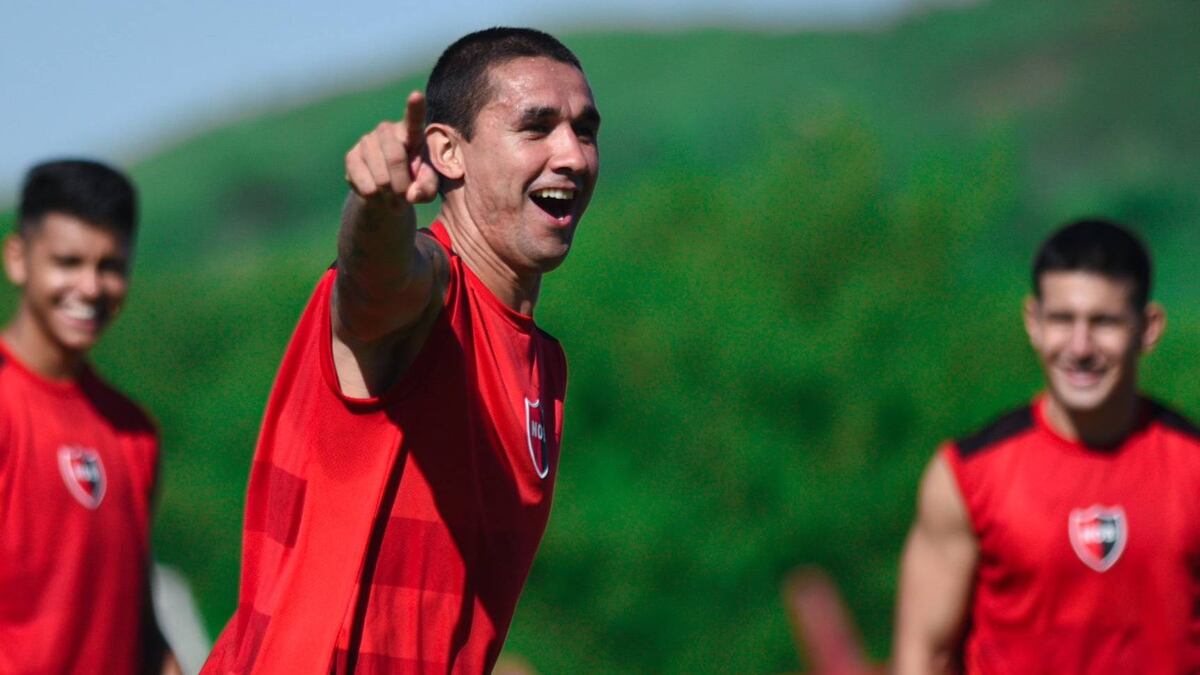 Gustavo Velázquez volvió a Newell’s Old Boys para jugar con Sarmiento de Junín