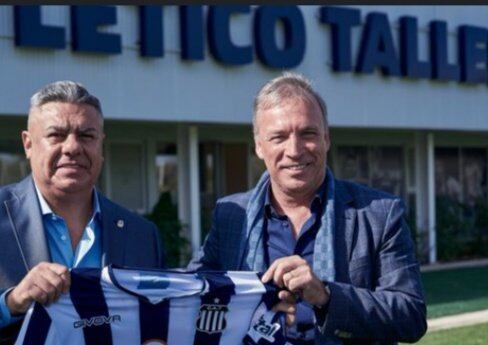 Otro tiempos. Claudio Tapia y Andrés Fassi, con sonrisas.