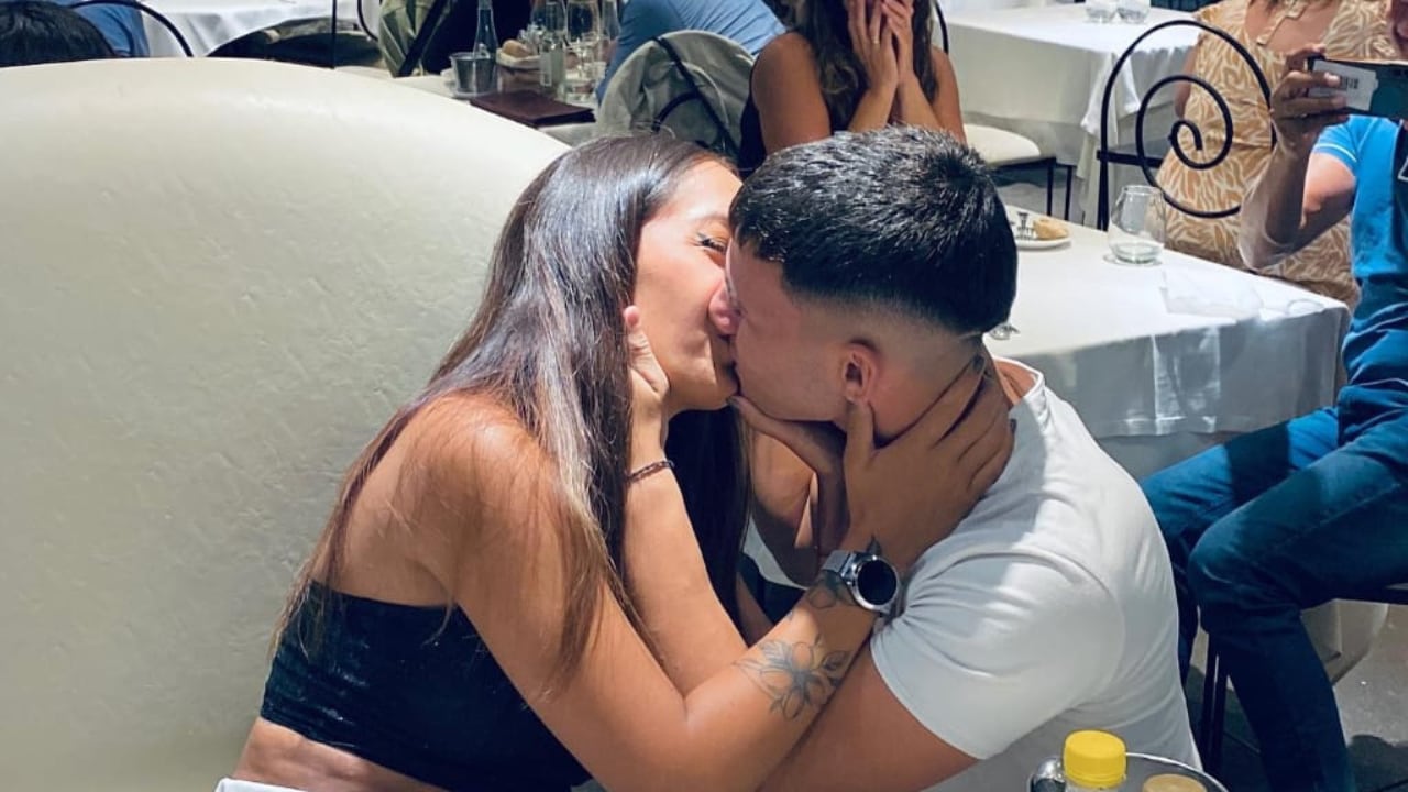 Una pareja mendocina se hizo viral tras una romantica propuesta en el día de los enamorados.