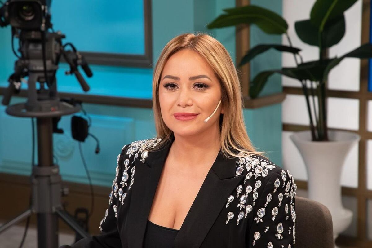 Karina La Princesita enamoró a sus fans con un look a pura sensualidad: minifalda, botas y mucho escote
