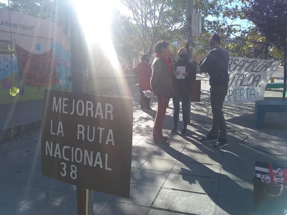 Ambientalistas llevaron a la calle a la asamblea virtual por la Autovía Punilla.