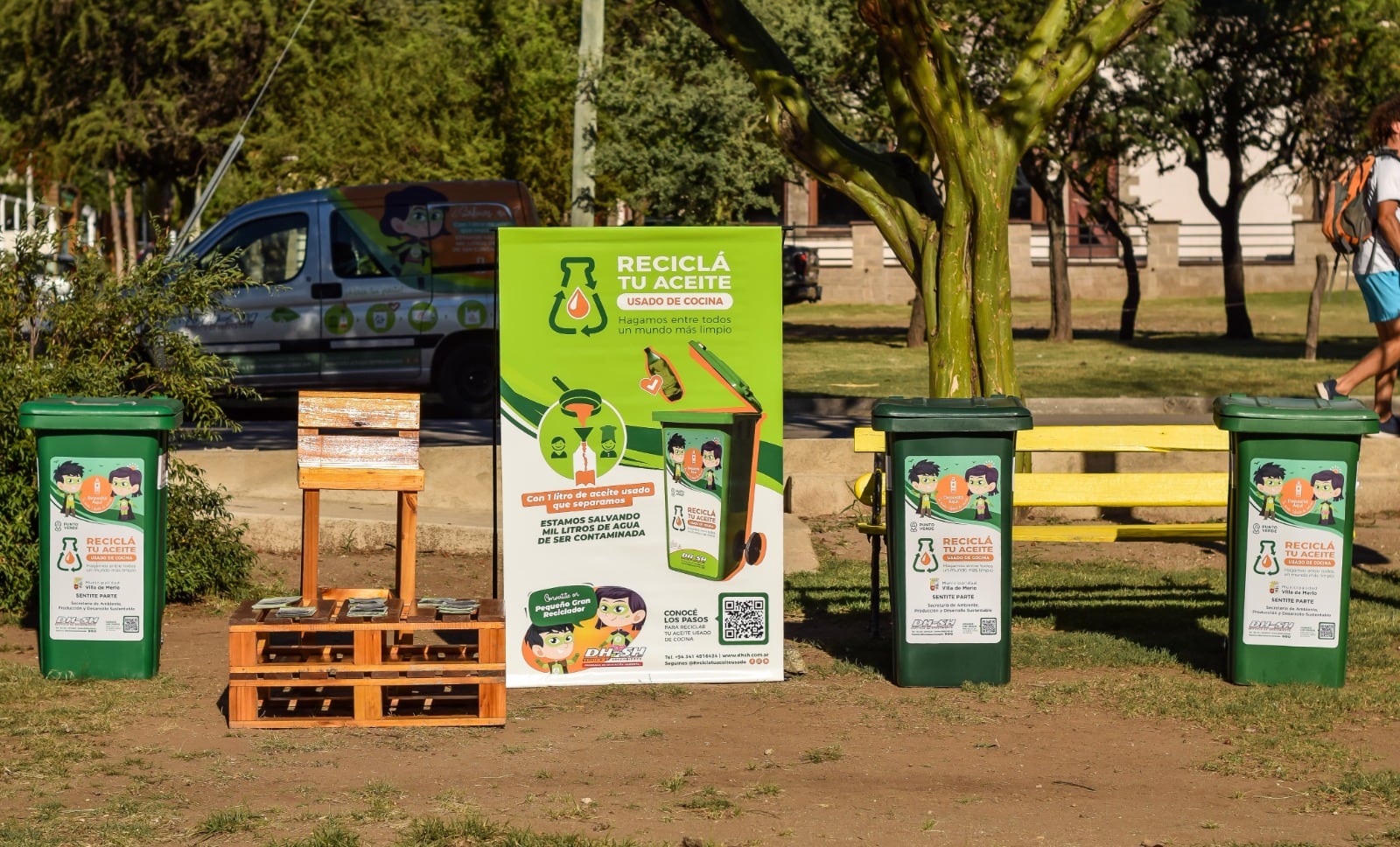 El aceite vegetal usado, residuo producto de la cocción de frituras, en el agua y en la tierra genera una capa impermeable que puede afectar a la flora y la fauna