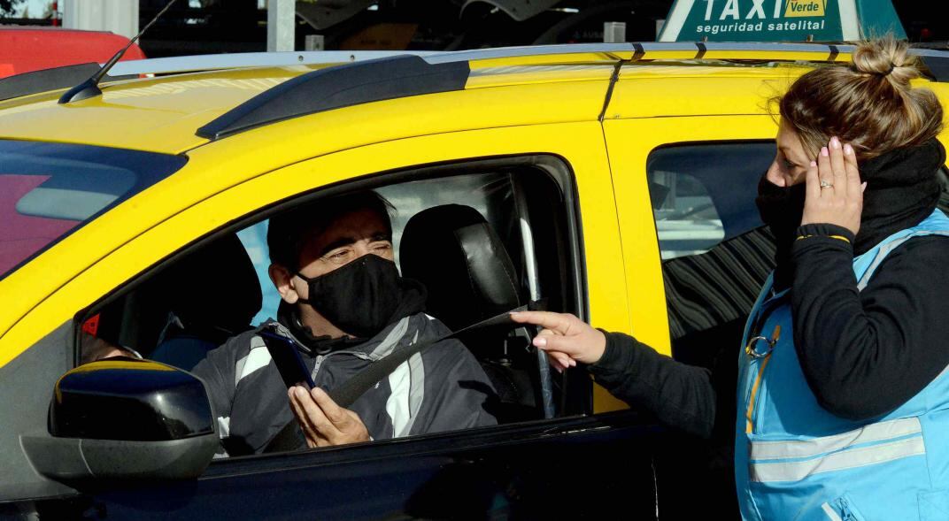 Buenos Aires. En el Amba, se han intensificado los controles en las principales vías de acceso, buscando bajar el nivel de circulación. (Télam)