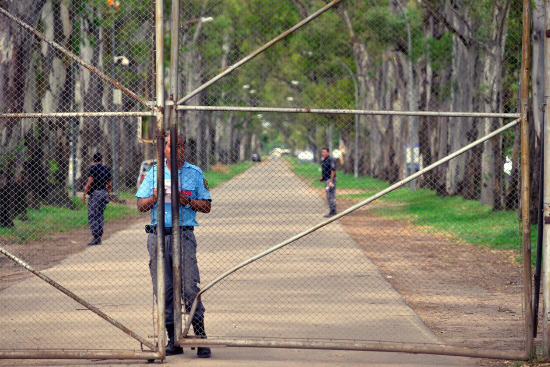 Complejo Esperanza está ubicado en el Camino a 60 cuadras.