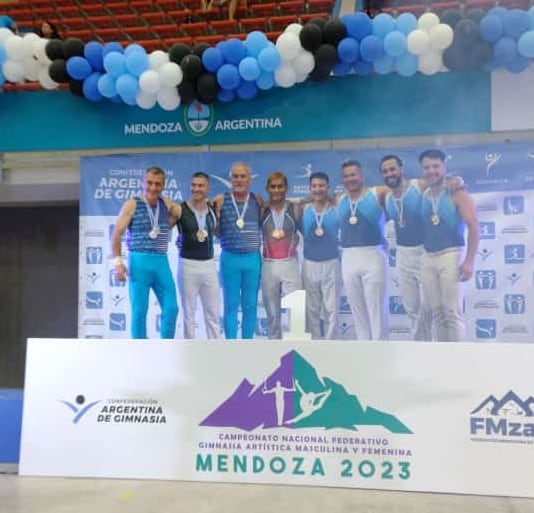 Oscar Sandrín, gimnasta de 63 años con medalla en un Nacional.