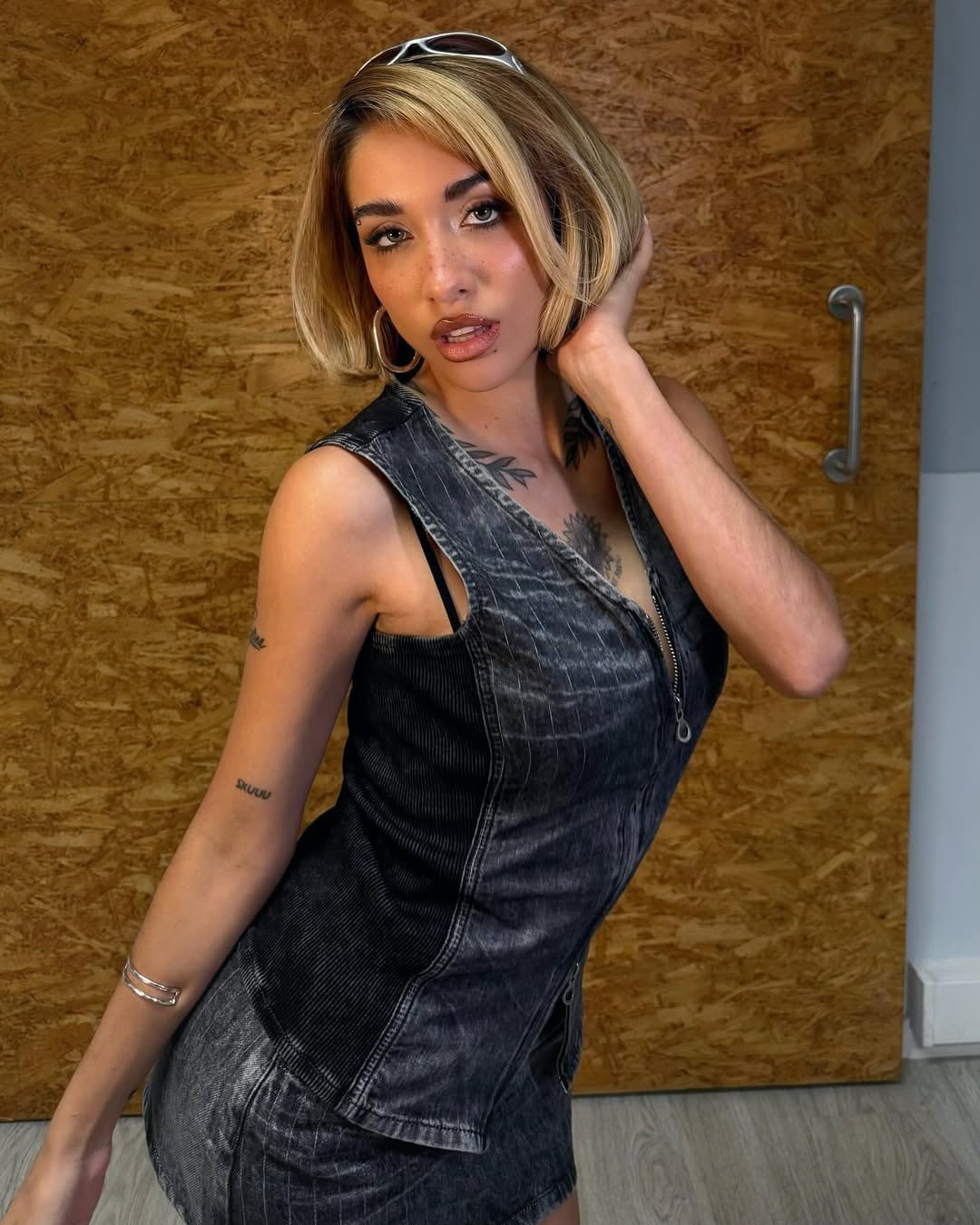 María Becerra apostó por un total denim y enamoró los corazones de sus fans