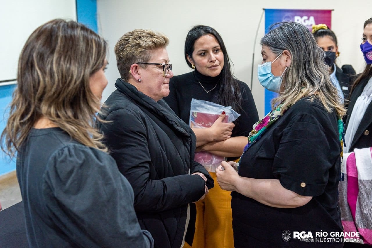 VGM Silvia Barrera, disertó acerca del rol que le tocó vivir en Malvinas a bordo del Buque Hospital A.R.A "Almirante Irizar".