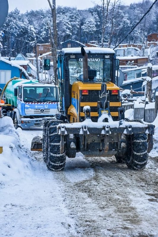 El Municipio realiza un operativo de limpieza en diferentes calles y accesos