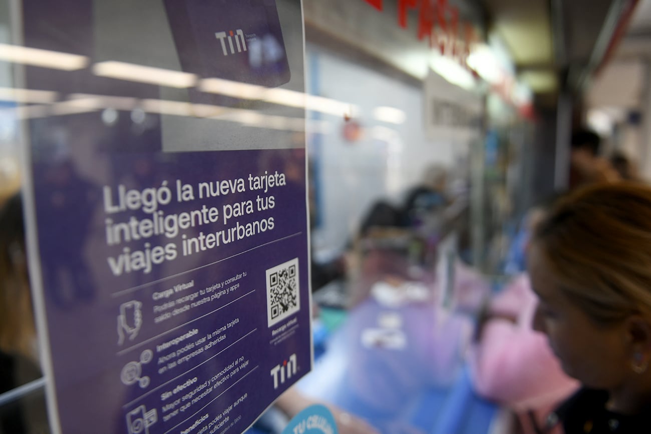 La tarjeta TIN reemplazará el pago en efectivo en los ómnibus del transporte interurbano de la provincia de Córdoba. (Ramiro Pereyra / La Voz)