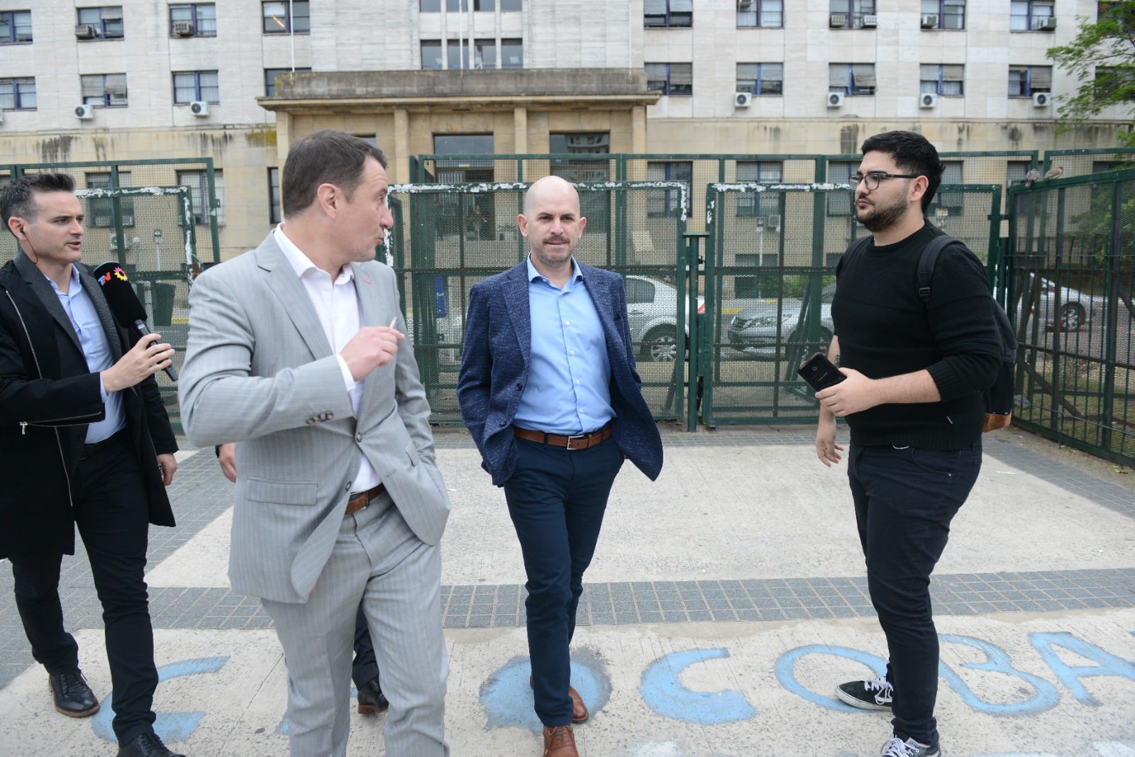 Fabián “Conu” Rodríguez, en Comodoro Py junto a sus abogados (Foto: Clarín)