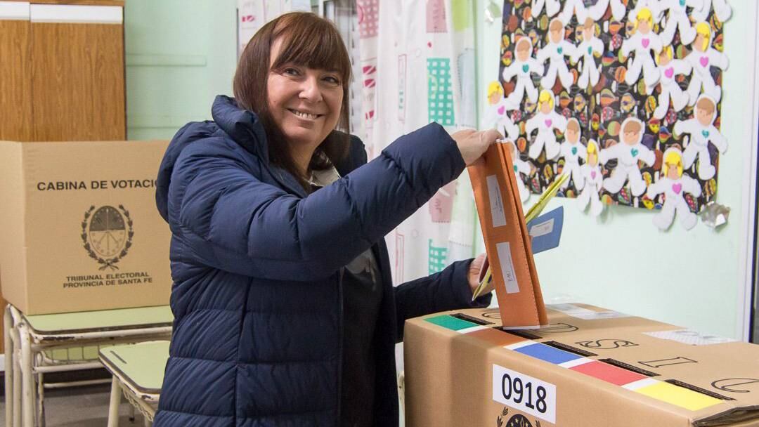 La ministra de Gobierno, Justicia y Derechos Humanos de Santa Fe, Celia Arena, votó en San Justo durante las elecciones primarias, abiertas, simultáneas y obligatorias (PASO) de 2023.