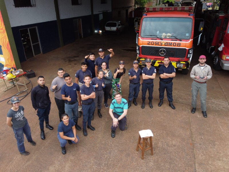 Eldorado: Bomberos Voluntarios se capacitaron en el uso de drones para combatir siniestros.