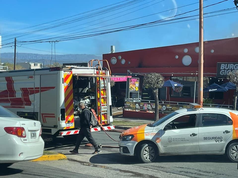 En el lugar trabajaron bomberos, policías y personal de Seguridad VCP.