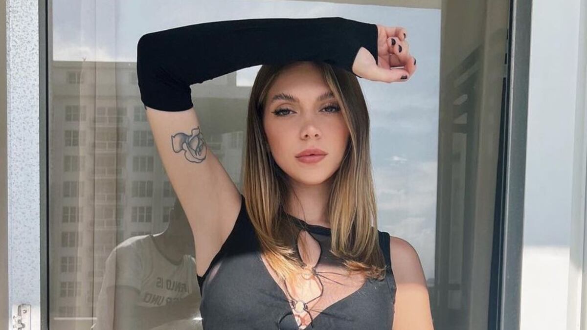 Sasha Ferro, la mejor amiga de Romina Malaspina, se llenó de corazones en Instagram con una microbikini y con distintas poses