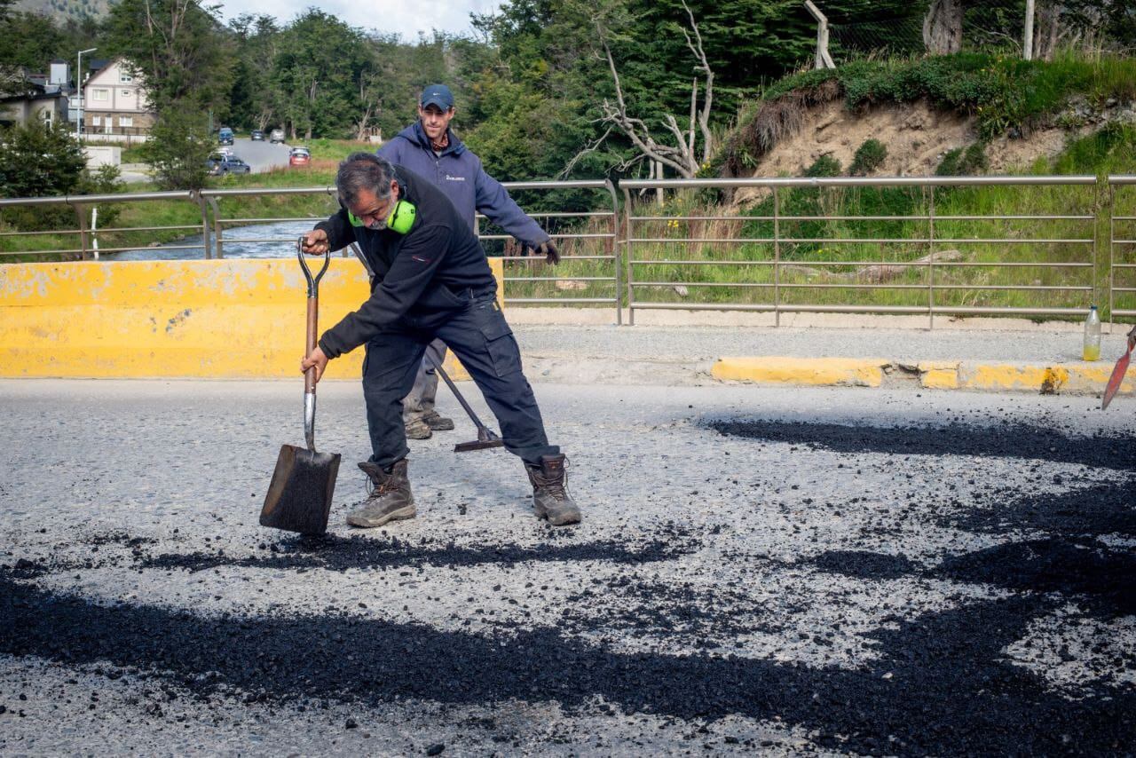 Repavimentan el puente sobre el río Pipo