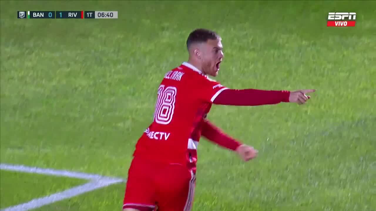 Lucas Beltrán festeja su gol en River en el partido ante Banfield por la Liga Profesional. Foto: Captura de TV.