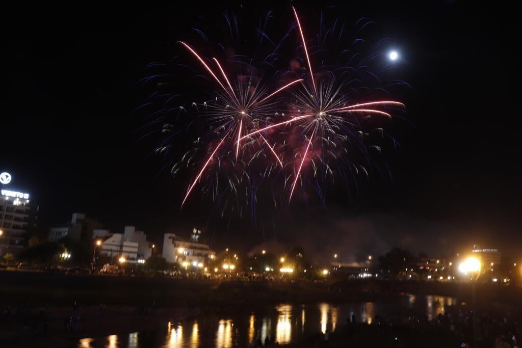 Carlos Paz recibió el 2021 con un gran "show de luces".