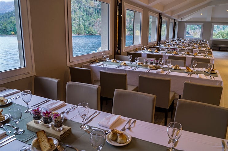 En el hotel se podrá tener un desayuno de ensueño con impresionantes vistas al lago.