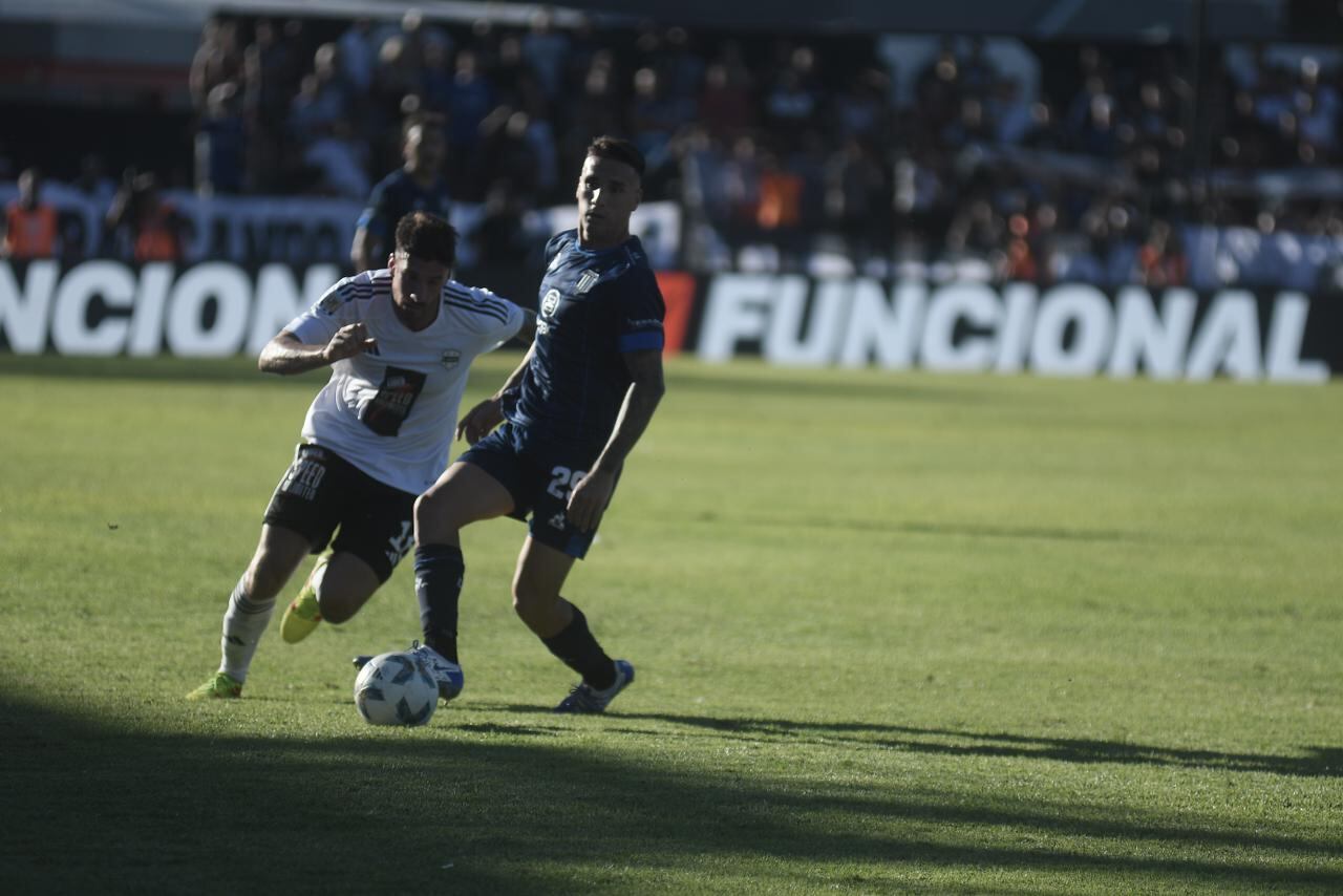 Talleres en su partido ante Riestra. (Federico López Claro / La Voz).