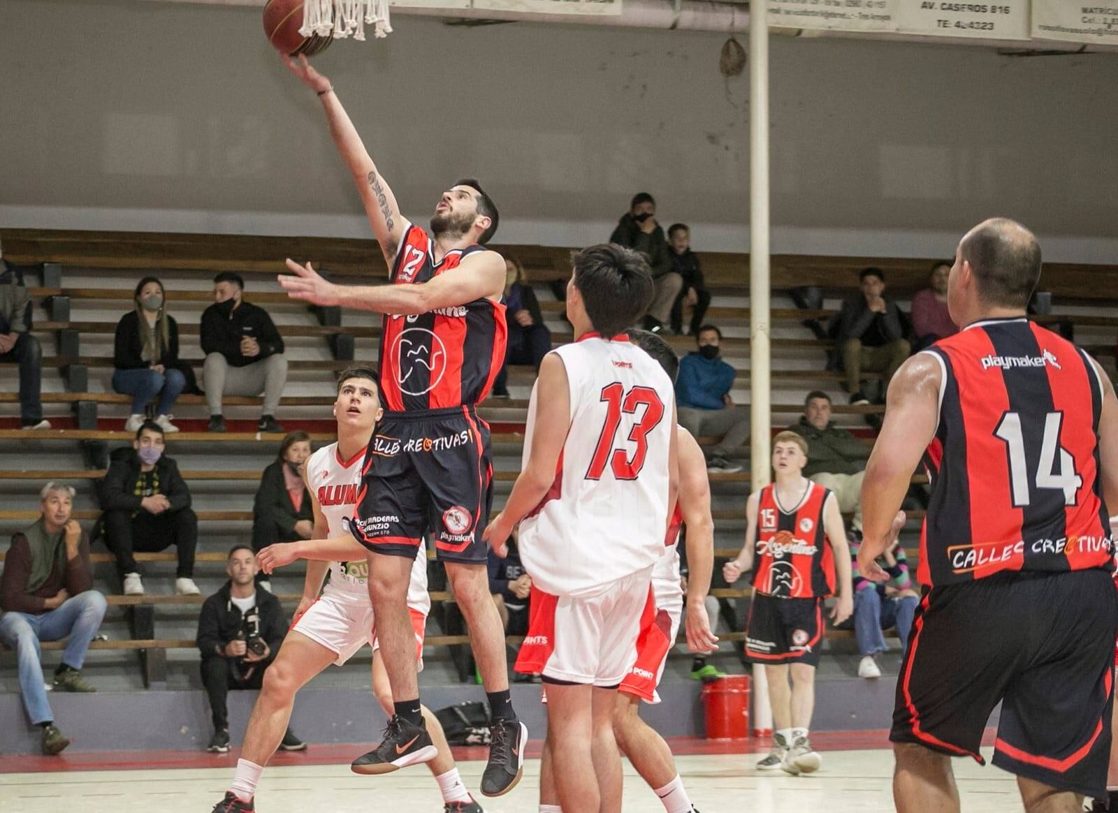 Oficial de Básquet: Ganaron Argentino, Huracán y Sarmiento