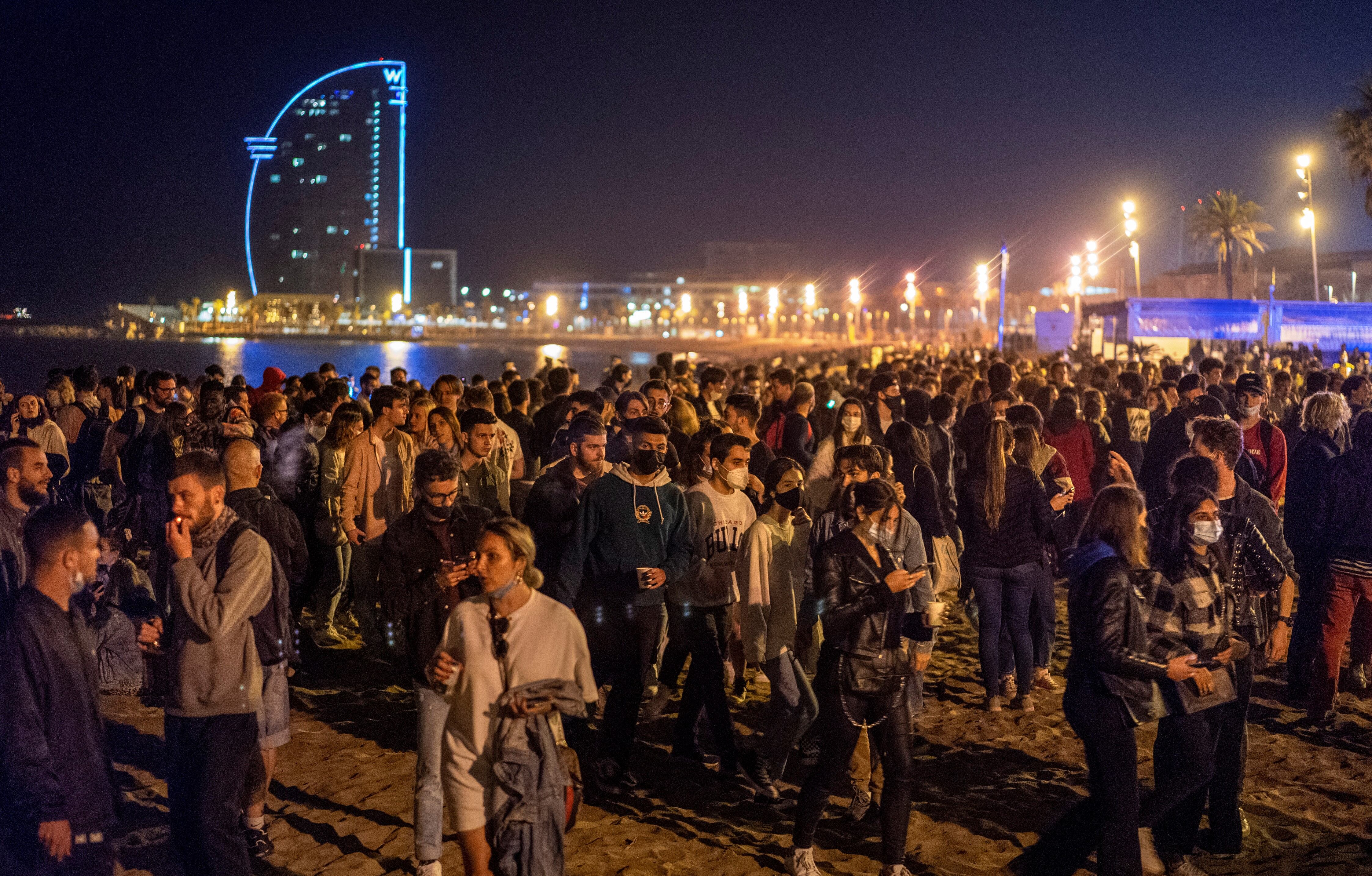 España flexibilizó las medidas durante el verano y ante el aumento de casos en invierno volvió a endurecerlas.