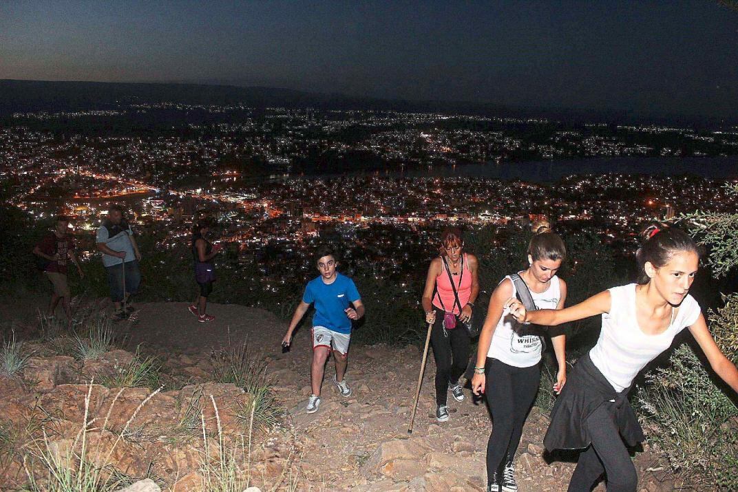 Paseo escénico.  Desde la cima del cerro se disfruta una panorámica atractiva de Carlos Paz. (La Voz / Archivo)