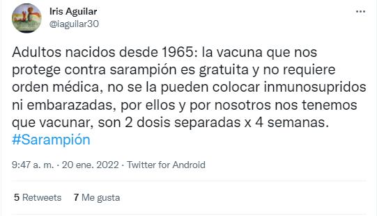 Twit de la directora de inmunización, especificación de la vacunación contre el sarampión.