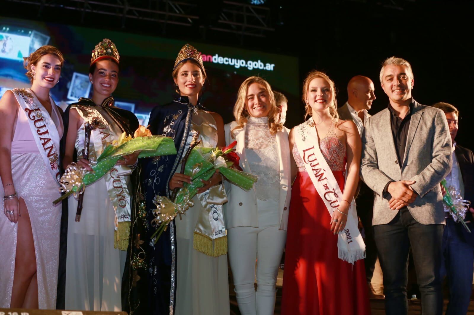 Fue una despedida emocionante para la reina saliente y una cálida bienvenida para la nueva soberana.