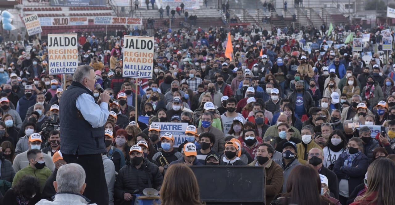 Jaldo presentó a sus precandidatos para las PASO en Monteros.