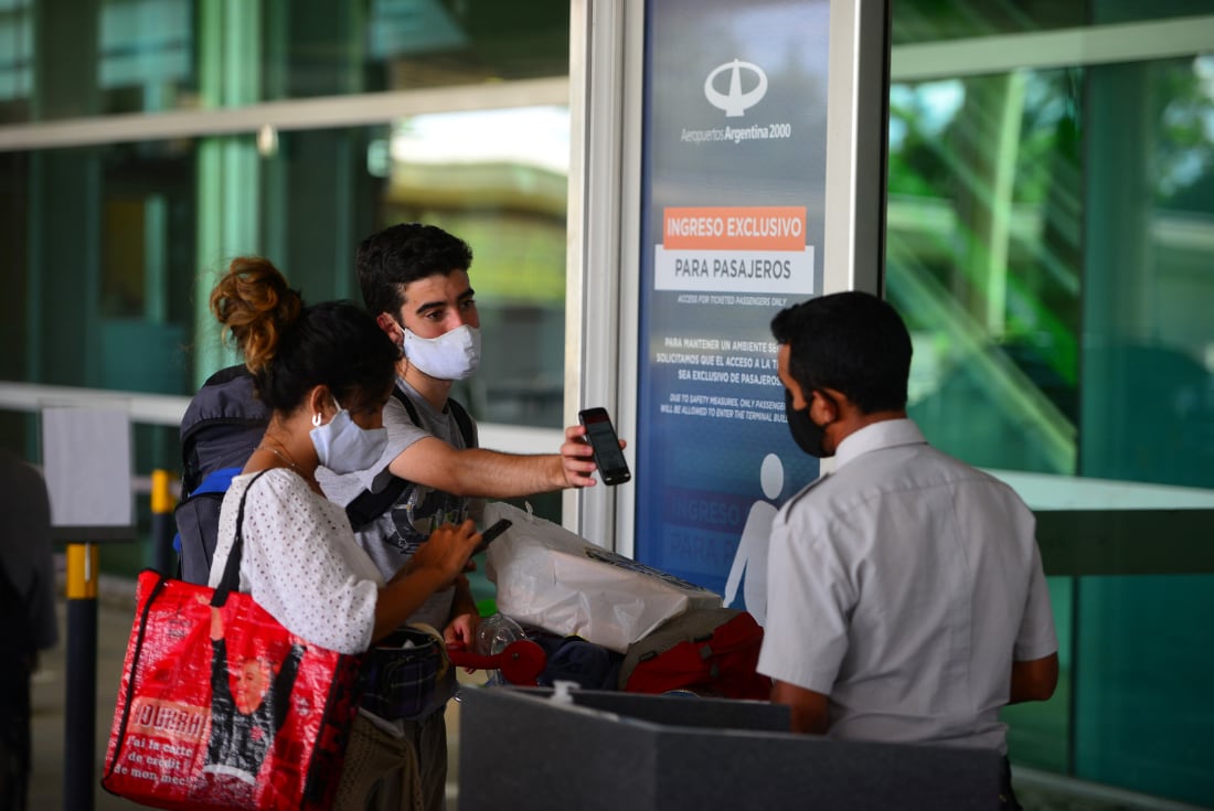 Hay un limite de ingresos de pasajeros del exterior para evitar la circulación de la variante Delta.