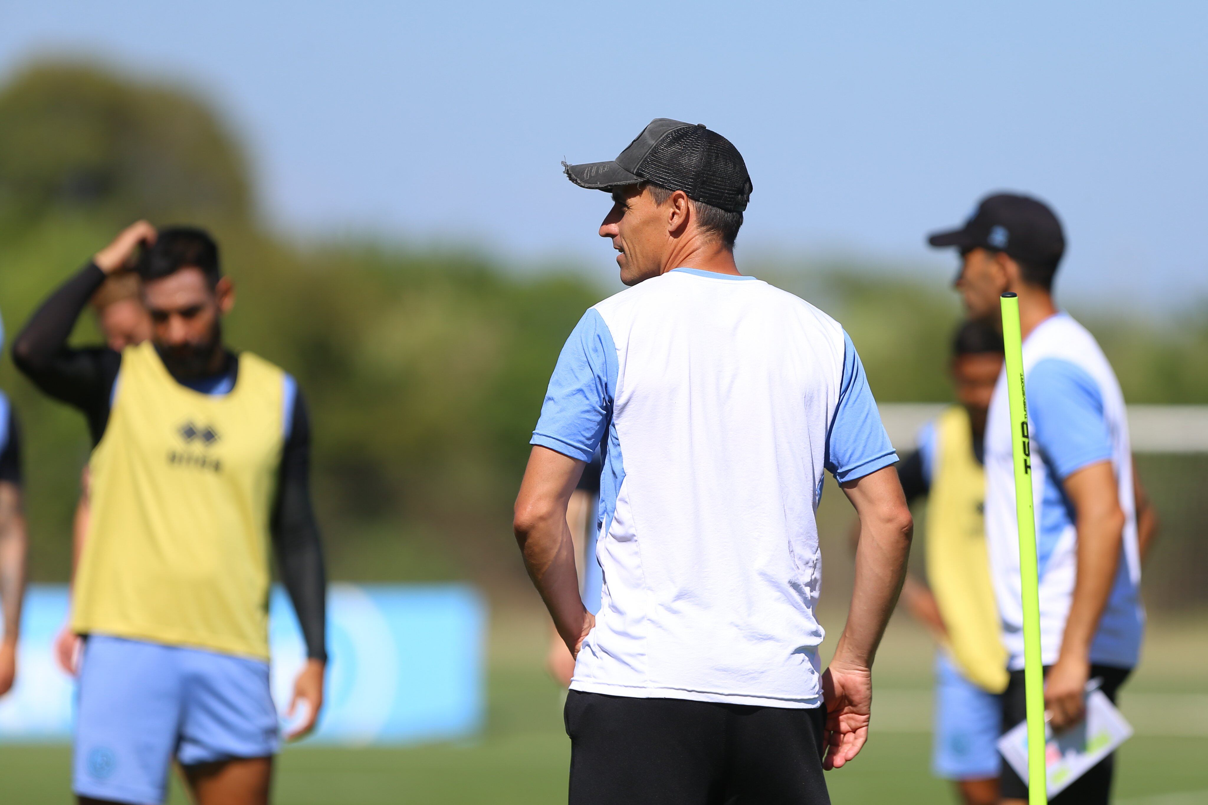 Guillermo Farré regresa a Avellaneda, donde dirigió su primer partido en la Liga Profesional (Prensa Belgrano)