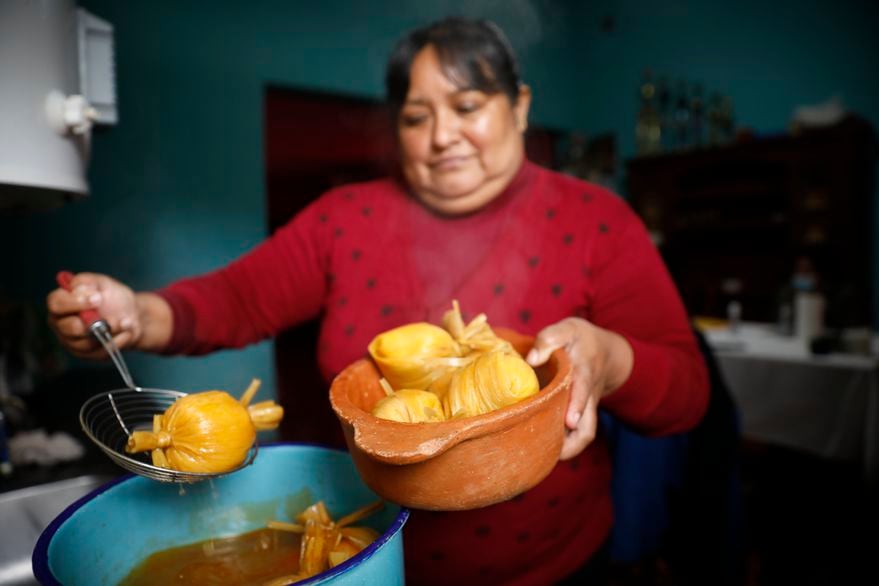 Gloria es reconocida como una increíble tamalera local.