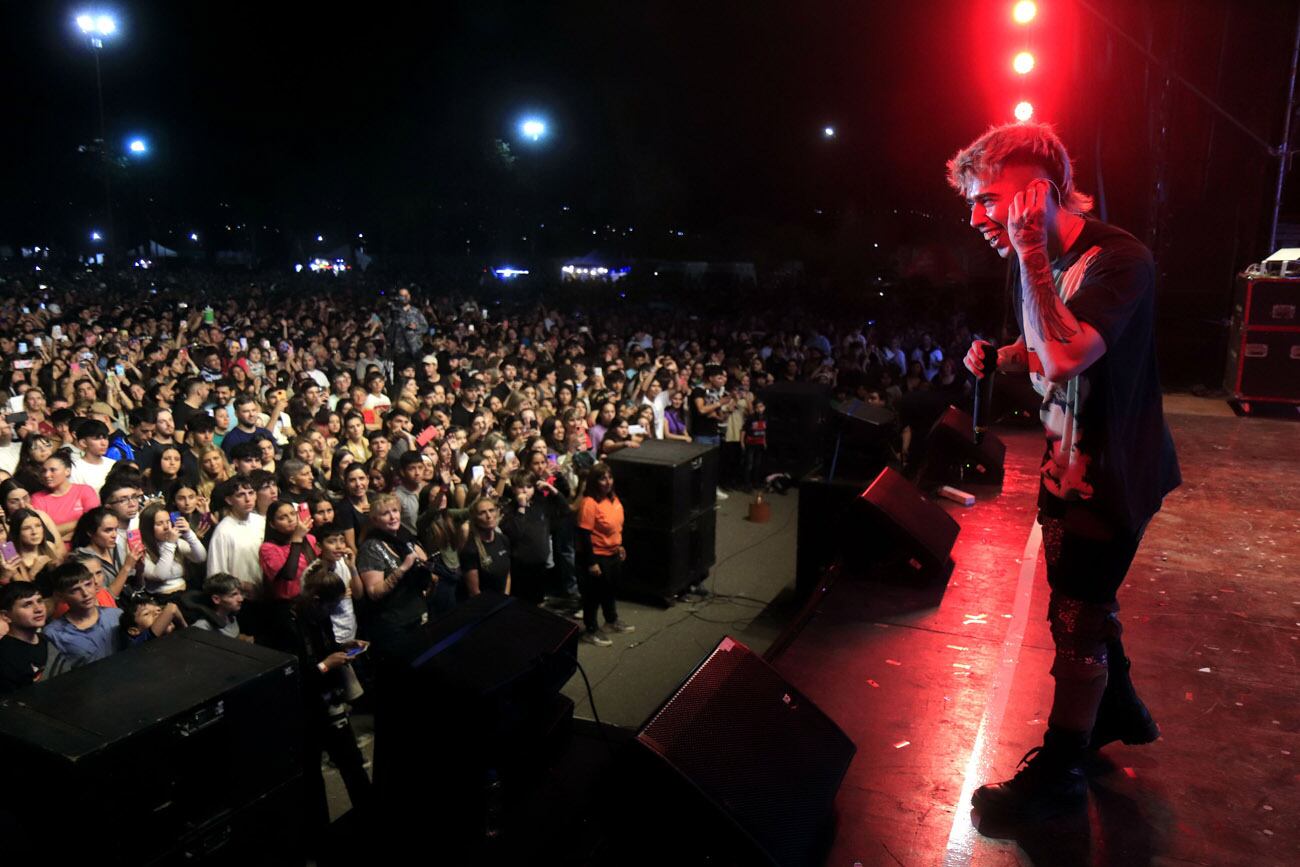 Luck Ra, Euge Quevedo, La Banda de Carlisto y Grupo Ser en la fiesta de la primavera en Villa Carlos Paz. (La Voz)