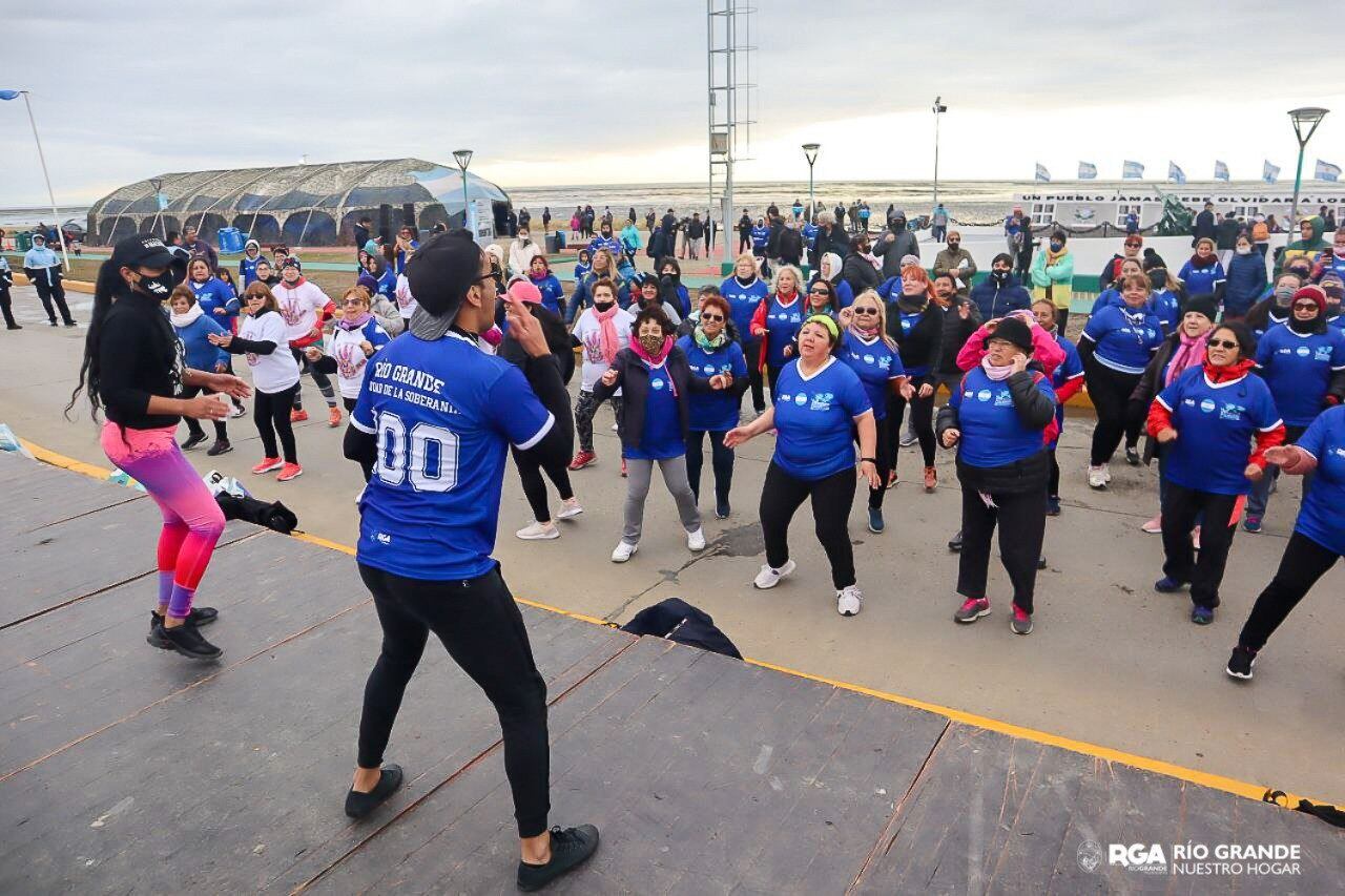 En el encuentro deportivo, también se llevó a cabo una clase de zumba para todos y todas.