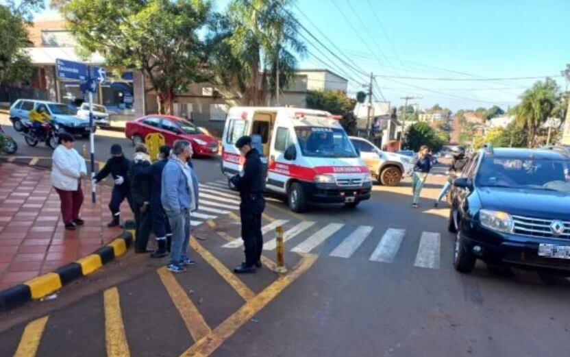 Accidente vial en Oberá dejó como saldo a dos lesionados.