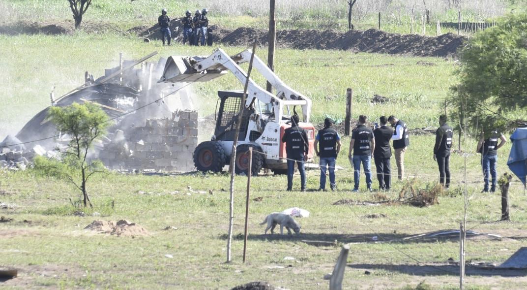 Hubo detenidos durante el desalojo en camino a Capilla de los Remedios.