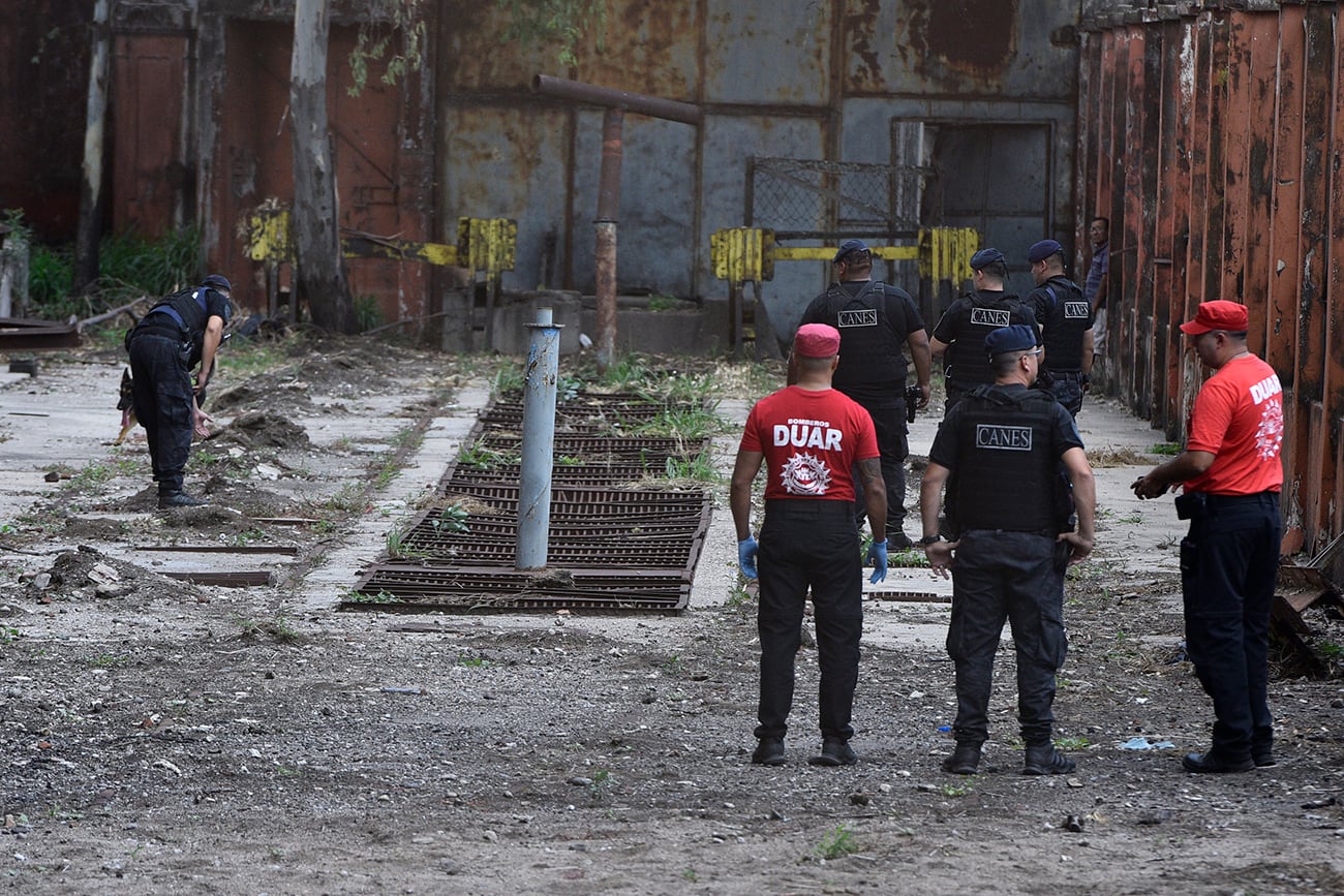 Nuevo rastrillaje en la zona de los silos del ex Molino Minetti, buscando a Anahí Bulnes, la docente desaparecida. (José Gabriel Hernández / La Voz)