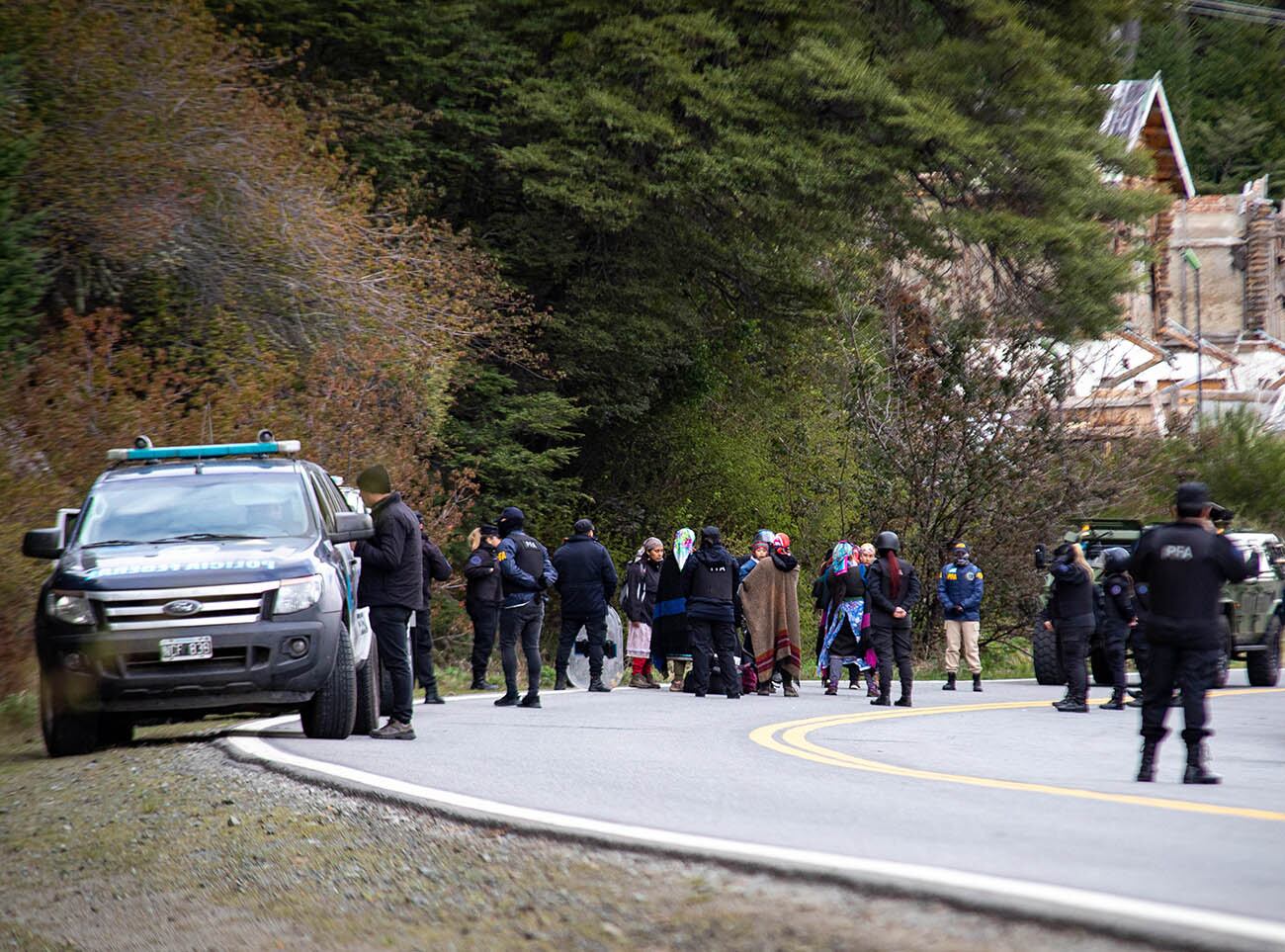 A principios de octubre, un operativo de la fuerza federal desalojó y detuvo a algunos mapuches en Villa Mascardi.