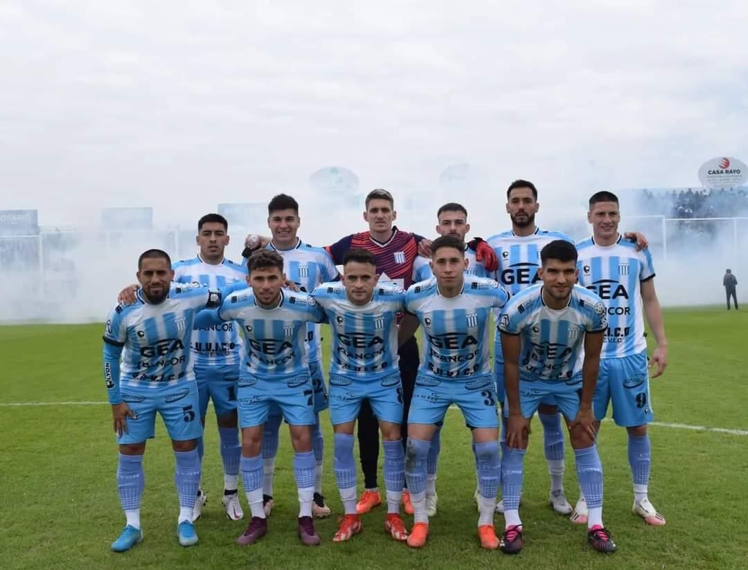 La formación con la que Racing recibió a Villa Dálmine en el estadio Miguel Sancho por la fecha 22 de la Zona B de la Primera Nacional. (Prensa Racing)