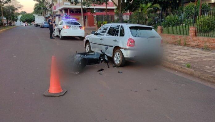 Conducía e impactó contra un automóvil estacionado en Oberá.